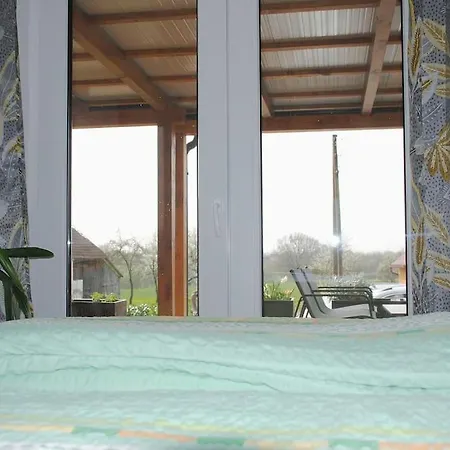 Hiska Mirna Ravnica Apartma *