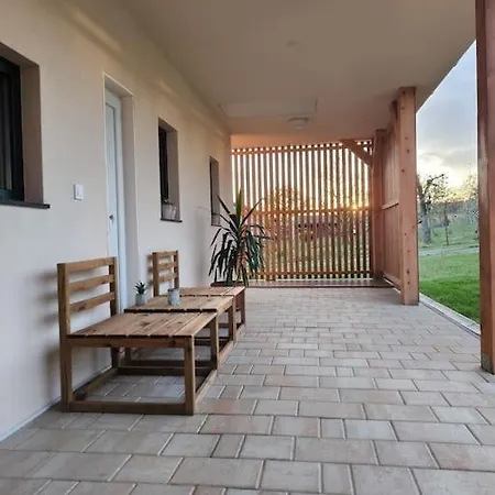 Hiska Mirna Ravnica Apartma *