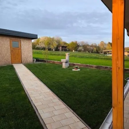 Hiska Mirna Ravnica Apartma