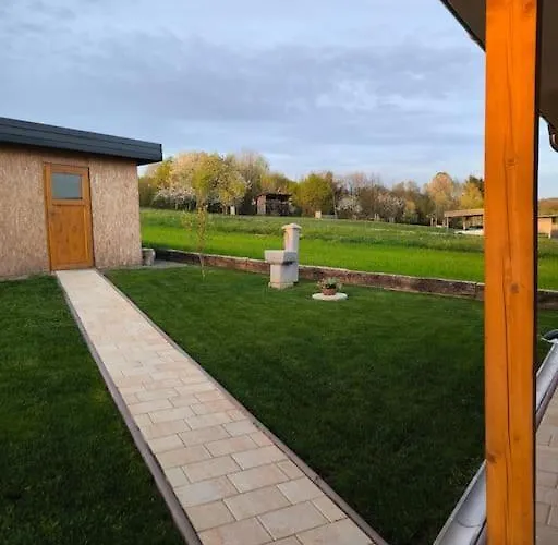 Hiska Mirna Ravnica アパート